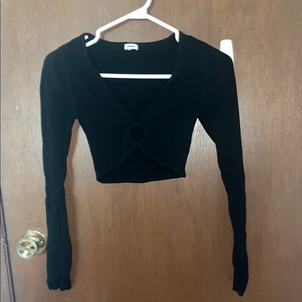 Black long sleeve keyhole crop top